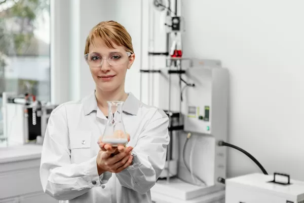 Распылительная сушилка Nano Spray Dryer B-90 HP в работе